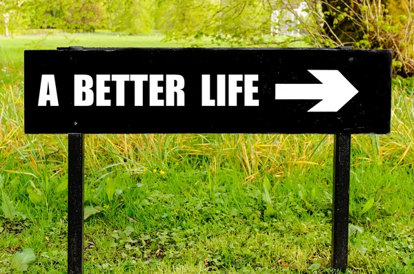 A BETTER LIFE written on directional black metal sign — Stock Photo, Image