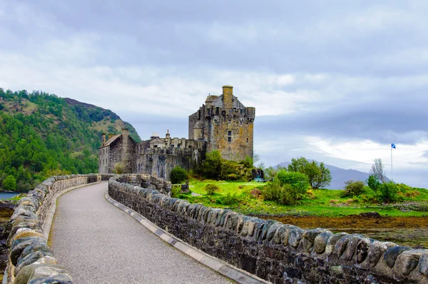 Eilean donan castle ve Skotsku, Velká Británie — Stock fotografie