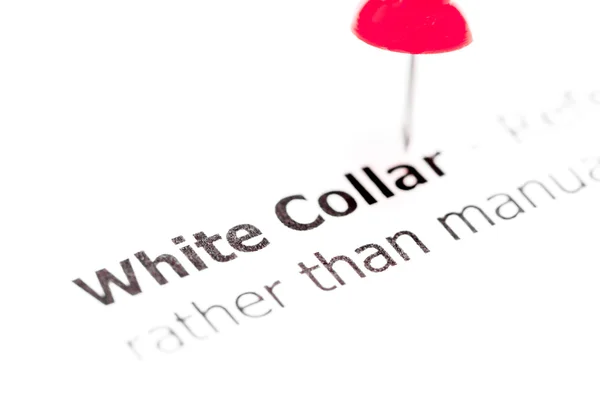 Słowa White Collar przypięte na białym papierze z czerwona Pinezka — Zdjęcie stockowe
