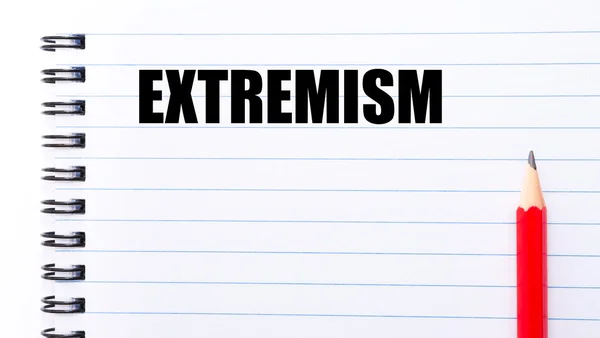 Ordet Extremism skrivit på anteckningsboken sida — Stockfoto