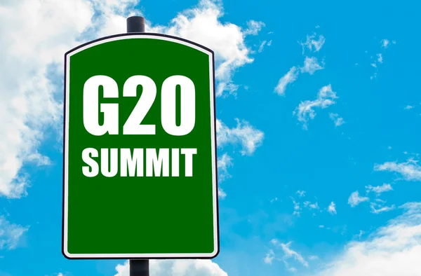 CUMBRE DEL G20 escrito en señal verde de tráfico —  Fotos de Stock