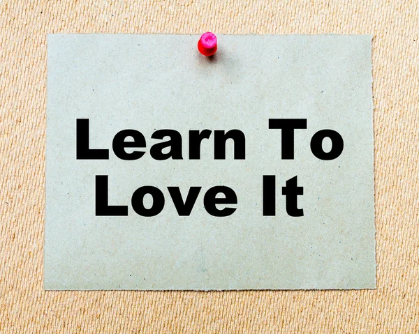 Nauczyć się kochać to napisane na papierze Uwaga — Zdjęcie stockowe