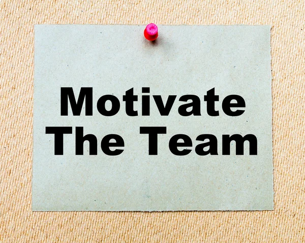 Motivar al equipo escrito en papel — Foto de Stock