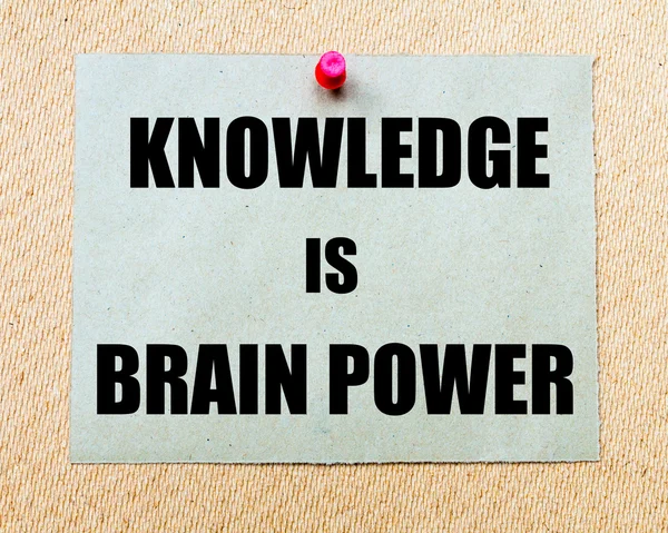 El conocimiento es poder cerebral escrito en papel — Foto de Stock