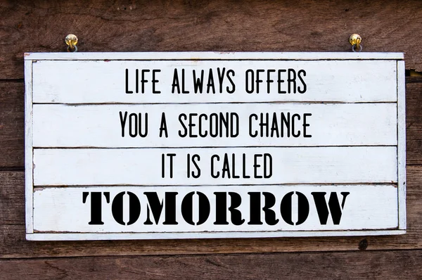 Message d'inspiration - La vie vous offre toujours une seconde chance, appelée demain — Photo