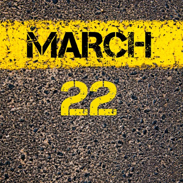 22 Marzo día calendario sobre la carretera marcando línea de pintura amarilla —  Fotos de Stock