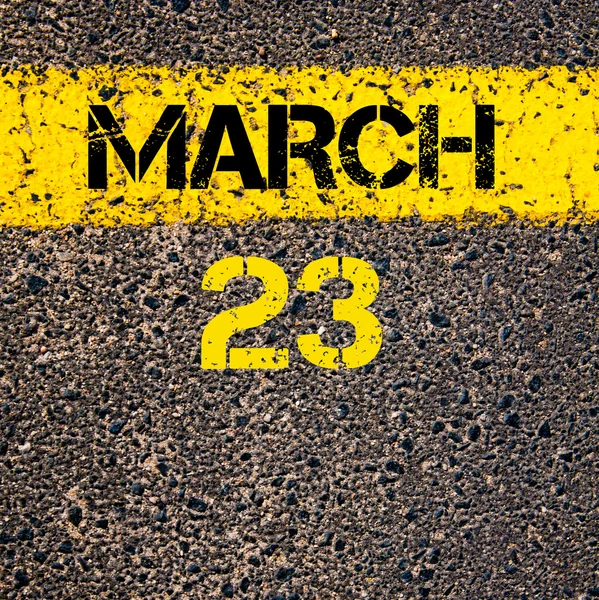 23 Março dia de calendário sobre estrada marcação linha de pintura amarela — Fotografia de Stock