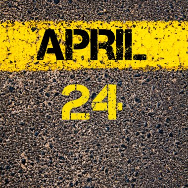 24 Nisan takvim günü içinde yol sarı çizgi çizgi boyamak