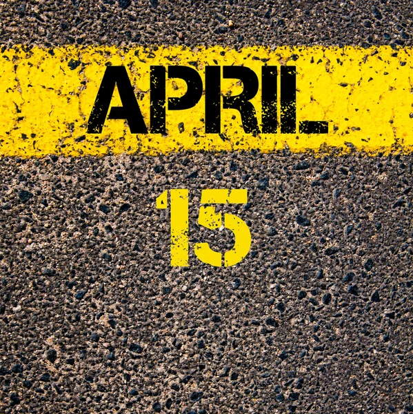 15 Avril jour calendrier sur marquage routier ligne de peinture jaune — Photo