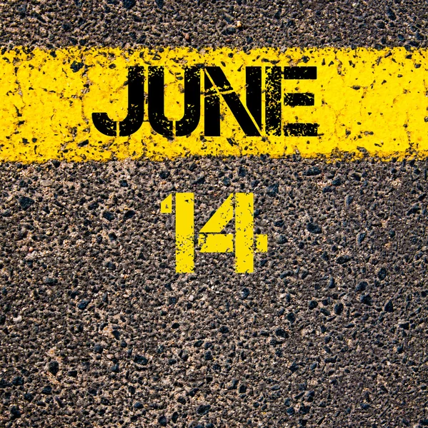 14 juin jour calendrier sur marquage routier ligne de peinture jaune — Photo