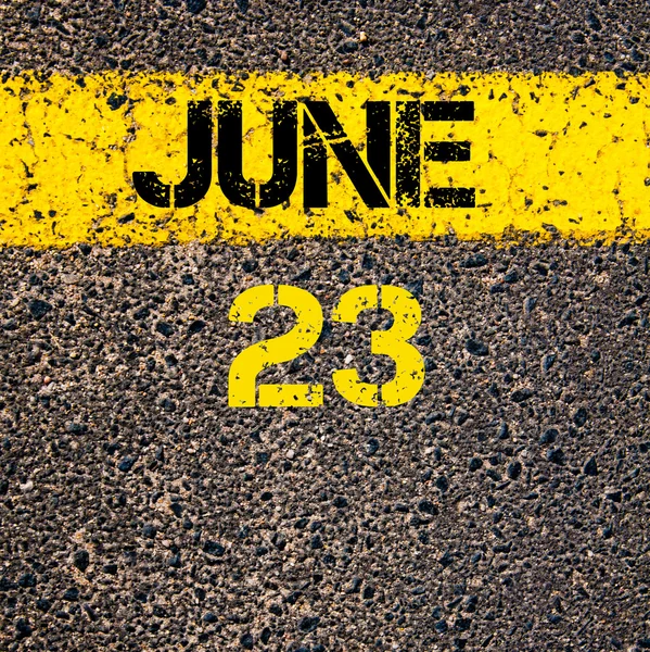 23. Juni Kalendertag über Fahrbahnmarkierung gelbe Farblinie — Stockfoto