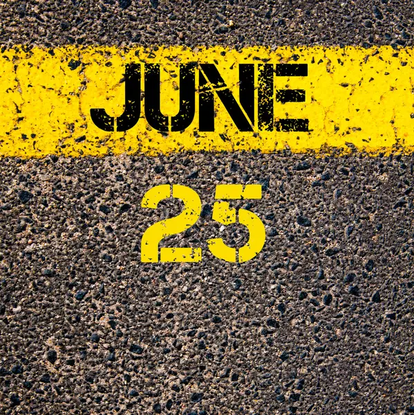 25 Juin jour calendrier sur marquage routier ligne de peinture jaune — Photo