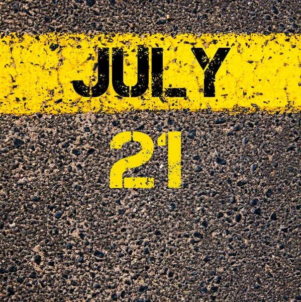 21 Juillet jour calendrier sur marquage routier ligne de peinture jaune — Photo
