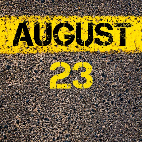23 Août jour calendrier sur marquage routier ligne de peinture jaune — Photo