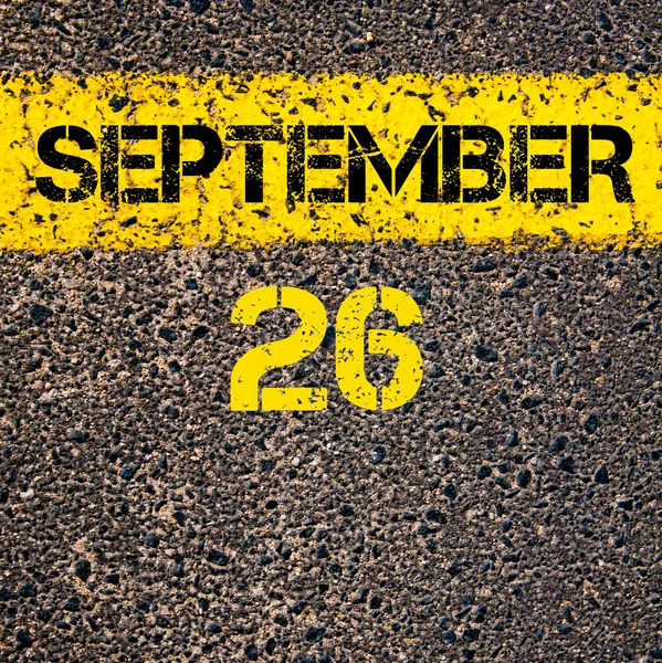 26 September-dag van de kalender over weg markering gele verf lijn — Stockfoto