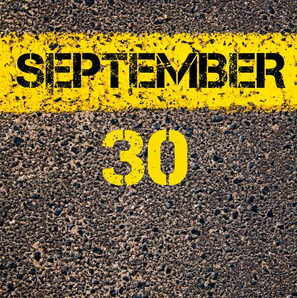 30 September-dag van de kalender over weg markering gele verf lijn — Stockfoto