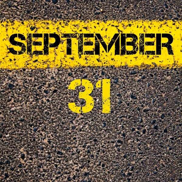 31 de setembro dia de calendário sobre estrada marcação linha de pintura amarela — Fotografia de Stock