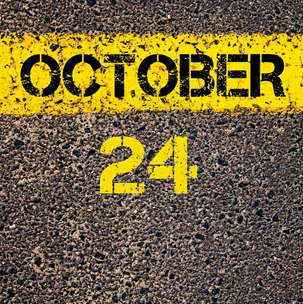 24 жовтня календарний день над дорожньою розміткою жовта лінія фарби — стокове фото