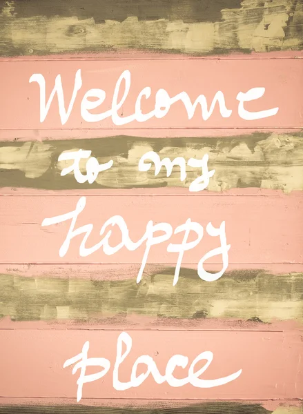 Immagine concettuale di Welcome to my Happy Place citazione motivazionale scritta a mano su parete di legno dipinta vintage — Foto Stock