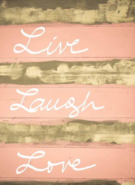Imagen conceptual de Live Laugh Love cita motivacional escrita a mano en pared de madera pintada vintage — Foto de Stock
