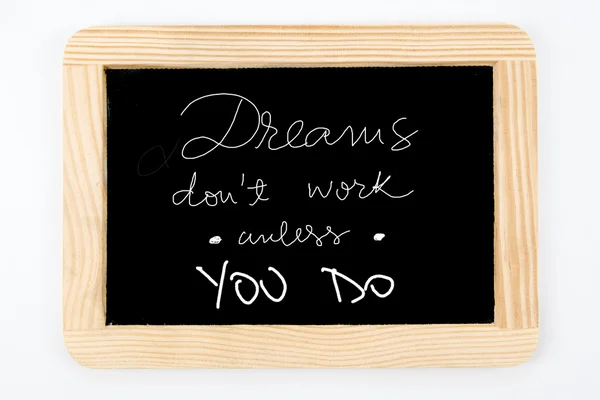 Os sonhos não funcionam a menos que você faça a mão da mensagem escrita no Chalkboard do vintage com quadro de madeira isolado no branco — Fotografia de Stock