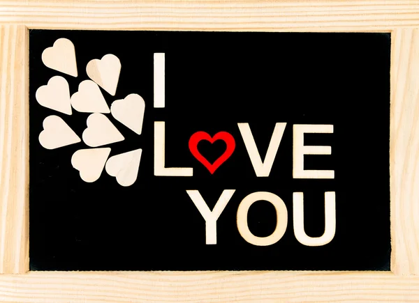 Слова, которые я люблю вас создали из деревянных букв на винтажной доске — стоковое фото