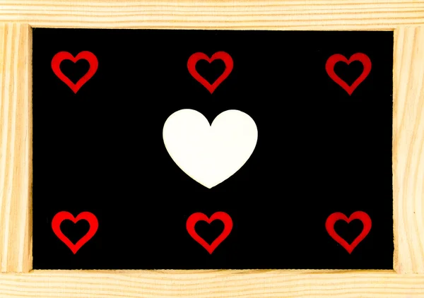 Lavagna vintage con cornice in legno con sette simboli a forma di cuore rosso, concetto di amore — Foto Stock