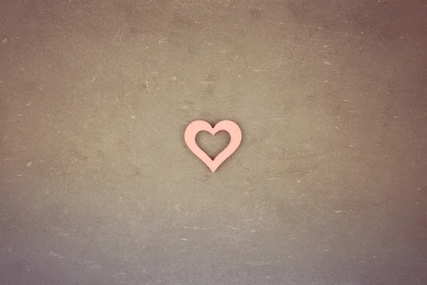 Símbolo de forma de coração sobre quadro-negro vintage, filtro retro aplicado — Fotografia de Stock