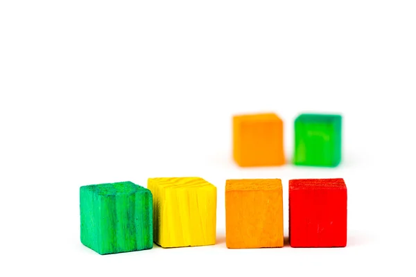 Zes gekleurde kubussen geïsoleerd op witte achtergrond — Stockfoto