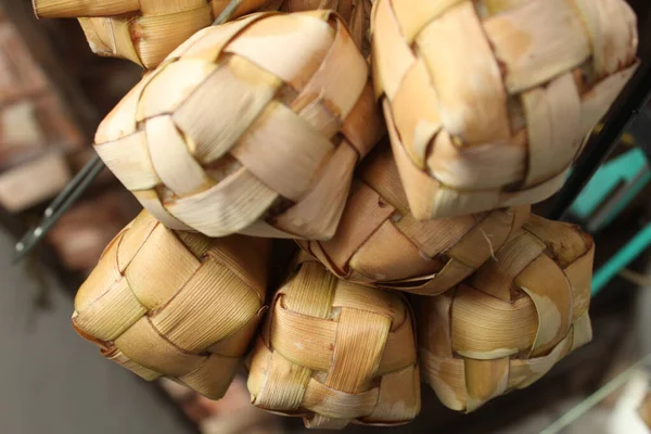 Ketupat Atau Pangsit Nasi Adalah Hidangan Lokal Yang Lezat Selama — Stok Foto