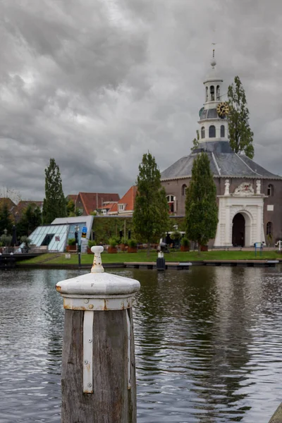 Brama Miejska Zijlpoort Kanał Punkt Orientacyjny Leiden Holandia — Zdjęcie stockowe