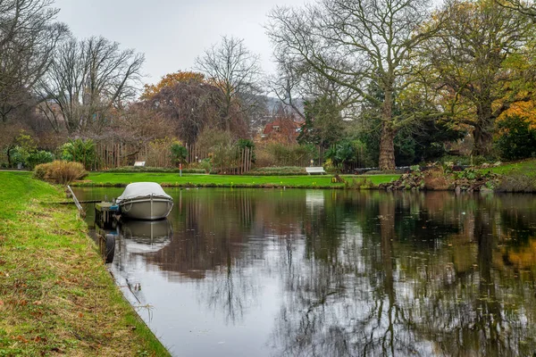 View Canal Botanical Garden Leiden Netherlands Boat Foreground — Stock Photo, Image