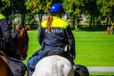 06 Eylül 2020 Lahey Hollanda, sübyancı karşıtı eylemciler ve motosikletçi gruplar tarafından düzenlenen barışçıl protesto, polis güçleri tarafından daha güçlü çocuk koruması ve korunması talebiyle