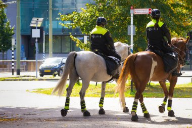 06 Eylül 2020 Lahey Hollanda, sübyancı karşıtı eylemciler ve motosikletçi gruplar tarafından düzenlenen barışçıl protesto, polis güçleri tarafından daha güçlü çocuk koruması ve korunması talebiyle