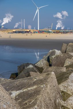 AMSTERDAM, Wijk an zee, The NETHERLANDS, 03 Nisan 2016 - Hollanda 'daki Tata Çelik üretim sahasının görüntüsü
