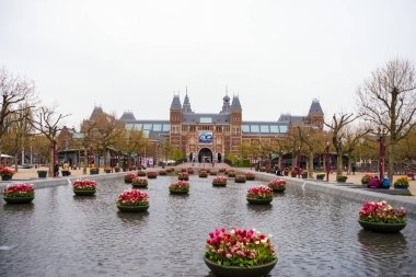 28 Nisan 2021, Amsterdam, Hollanda, Rijksmuseum, Ulusal Müze, Coronavirus zamanındaki COVID-19 sergisi sırasında, 