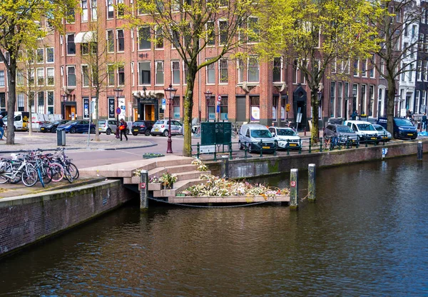 April 2021 Amsterdam Nederländerna Homomonument Memorial Uppmärksammar Alla Homosexuella Män — Stockfoto