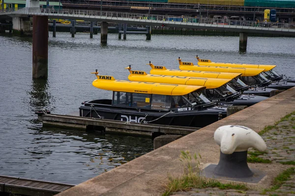 Junio 2021 Rotterdam Países Bajos Famoso Taxi Acuático Rotterdam Atracción —  Fotos de Stock