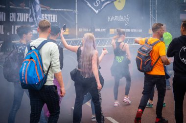 11 Eylül 2021, Leiden, Hollanda, Bizi Çözün. Hollanda 'nın Covid politikasını protesto etmek için bugün 14.00' ten itibaren Amsterdam, Lahey, Eindhoven, Enschede, Groningen, Leiden, Maastricht, Tilburg, Nijmegen ve