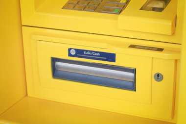 Parola sayı tuşuna basarak Atm makine üzerinde parmak