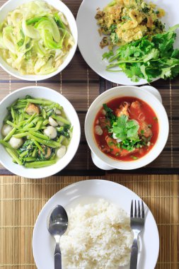 Fry lahana yemek masası, yumuşak odak pirinç ile karıştırın