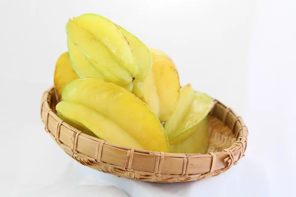 Carambola di frutta nei cestini di vimini — Foto Stock