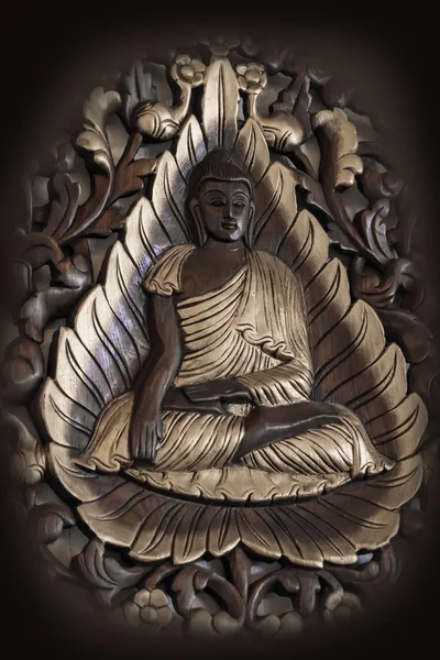 Enfoque suave y borroso talla de madera de la pared de Buda (primer plano — Foto de Stock