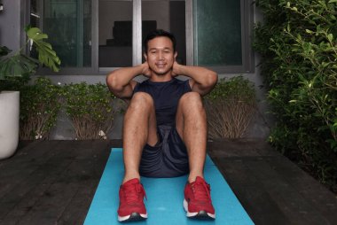 Spor ve spor salonu olmadan egzersiz. Karantina altındayken formda kalın.