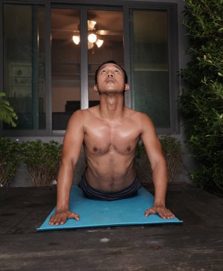 Spor ve spor salonu olmadan egzersiz. Karantina altındayken formda kalın.