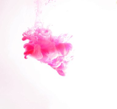 Hareket rengi suya düşer, mürekkep kıvrılır, mürekkep soyutlanır. Suyun altında süslü bir mürekkep bulutu. Kristal renkler ve suda mürekkep. Soyut arkaplan