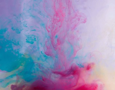 Hareket rengi suya düşer, mürekkep kıvrılır, mürekkep soyutlanır. Suyun altında süslü bir mürekkep bulutu. Kristal renkler ve suda mürekkep. Soyut arkaplan
