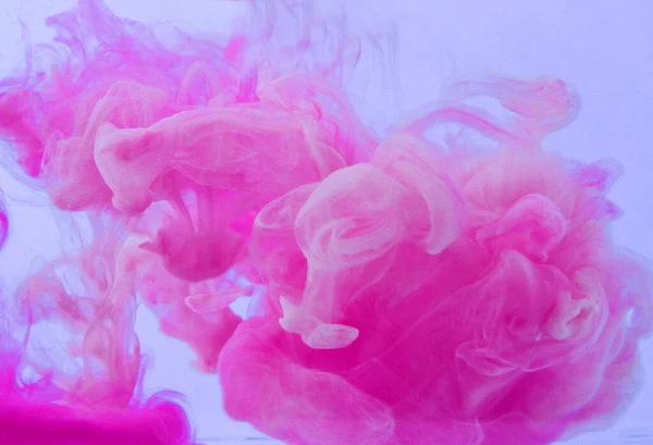 動き水に色落ち インクが渦巻く カラフルなインクの抽象 水の下にインクのファンシードリームクラウド アクリル色と水の中にインク 要旨の背景 — ストック写真
