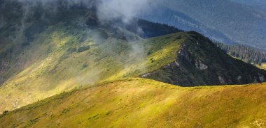 Karpat dağlarında dağ silsilesi