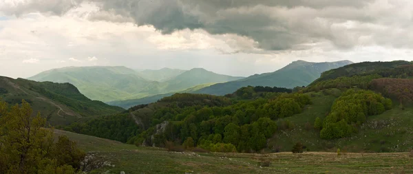 Montagne verdi nel Crimea — Foto Stock